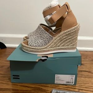 Toms Tan and Black Platform Espadrilles